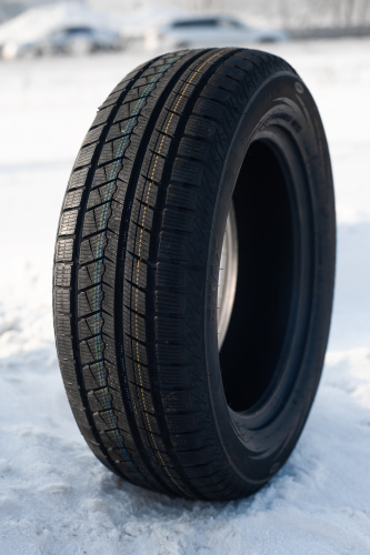 фото протектора и шины ICEPIONEER 868 Шина ZMAX ICEPIONEER 868 205/65 R15 94H