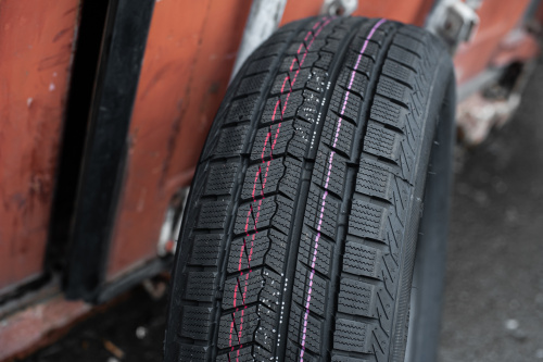 фото протектора и шины ICEPIONEER 868 Шина ZMAX ICEPIONEER 868 225/45 R18 95H